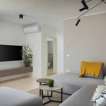Rozhica Villa *