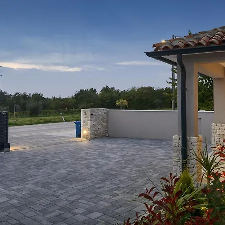 Rozhica Villa *